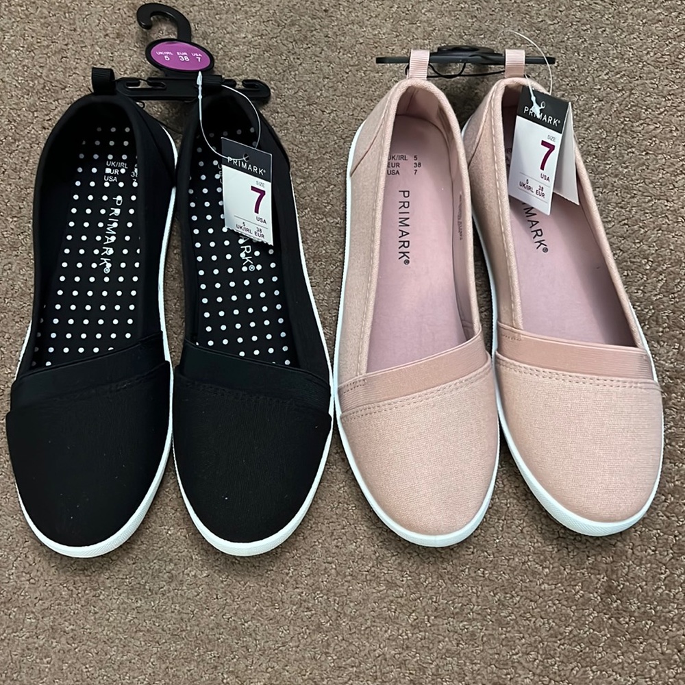 *NWT* Black and pink flats